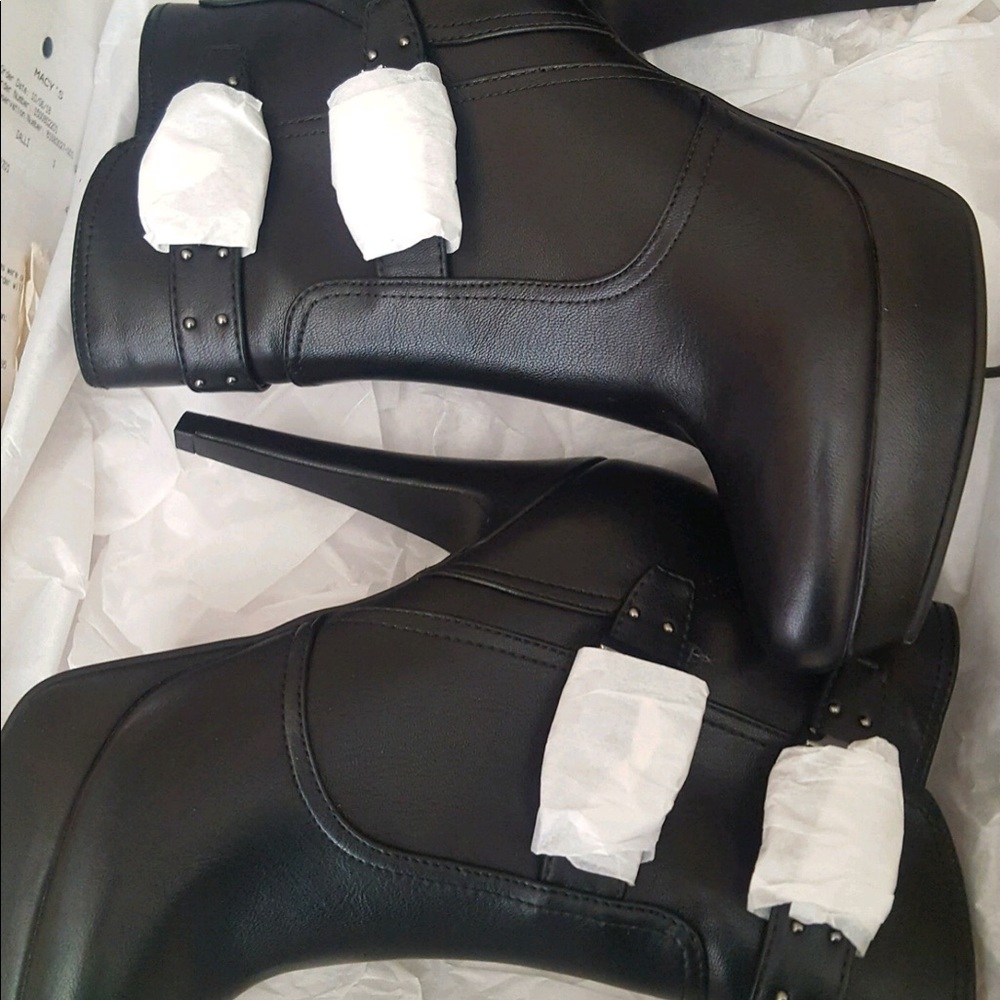 Brand new guess boots